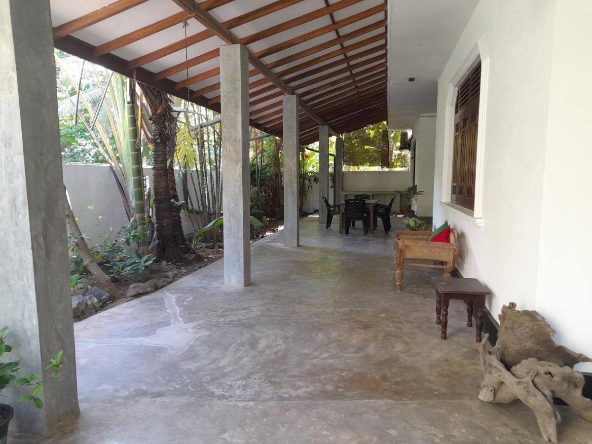 Mealanie'S House Hotel Unawatuna Exterior photo