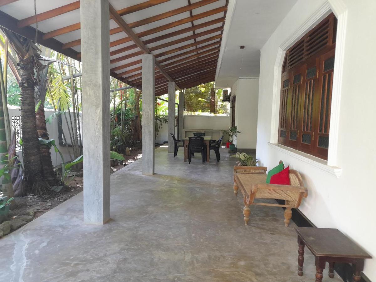 Mealanie'S House Hotel Unawatuna Exterior photo
