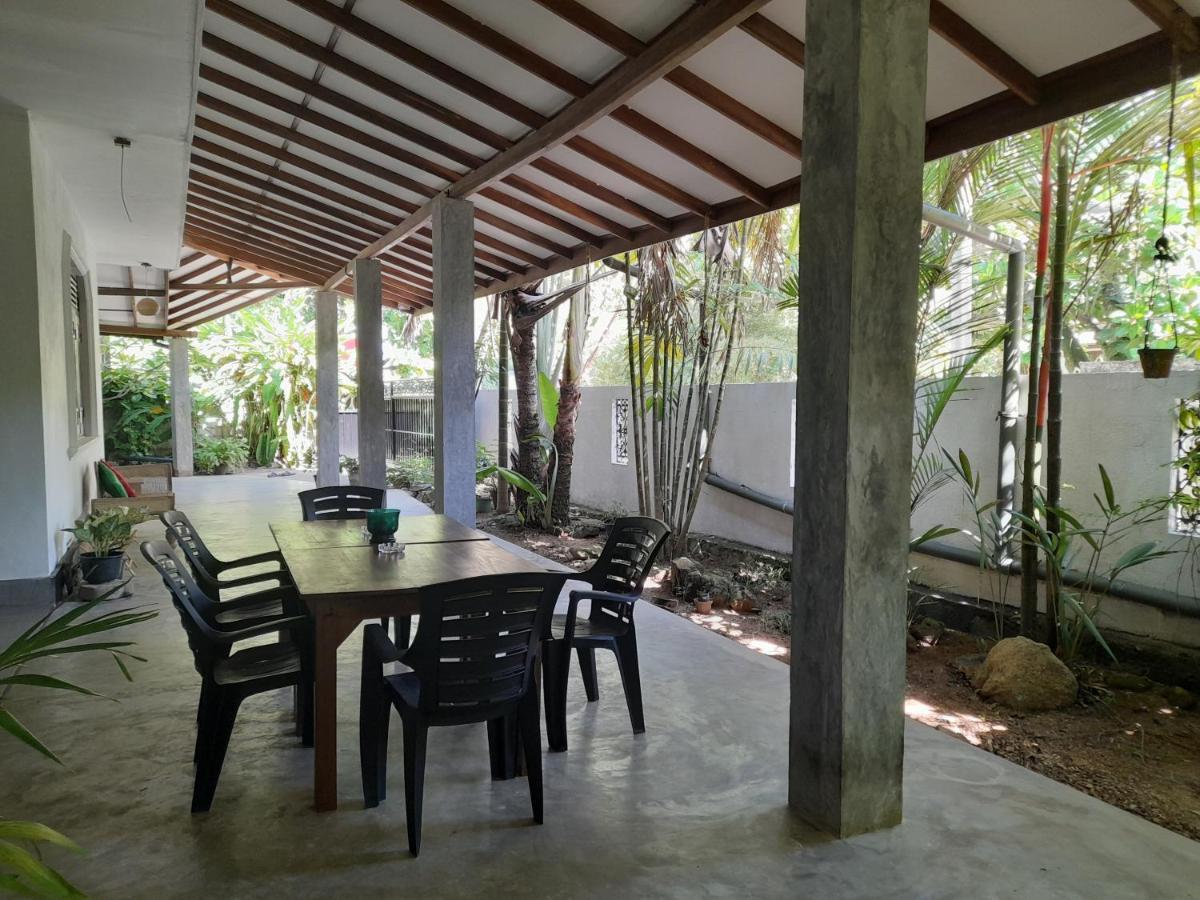Mealanie'S House Hotel Unawatuna Exterior photo